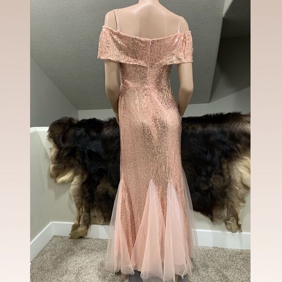 New Beautiful Sparkling Off-The-Shoulder Sequined Fishtail Gown - Picture 6 of 14